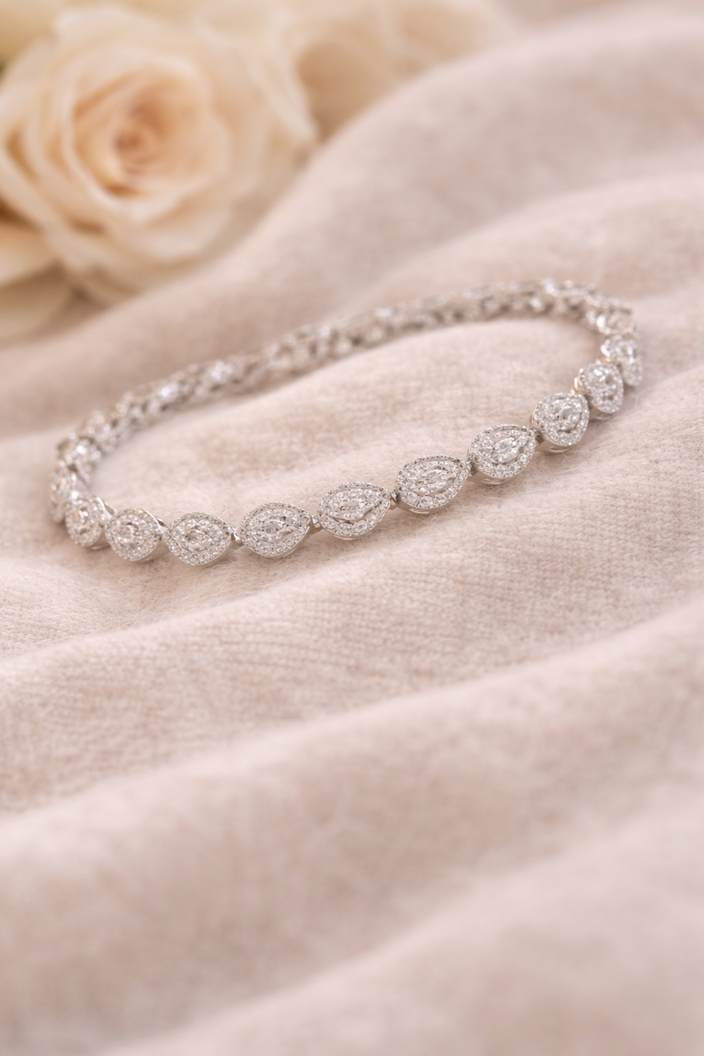 7inch 14K White Gold Diamond Teardrop Tennis Bracelet