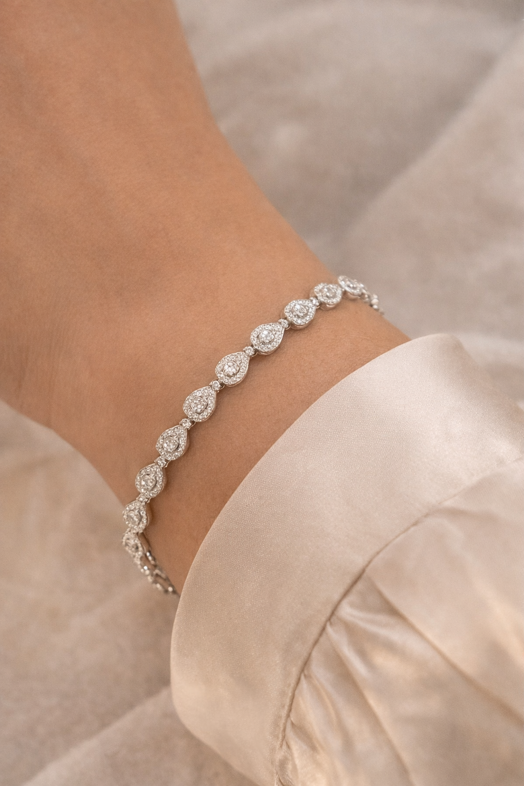7inch 14K White Gold Diamond Teardrop Tennis Bracelet